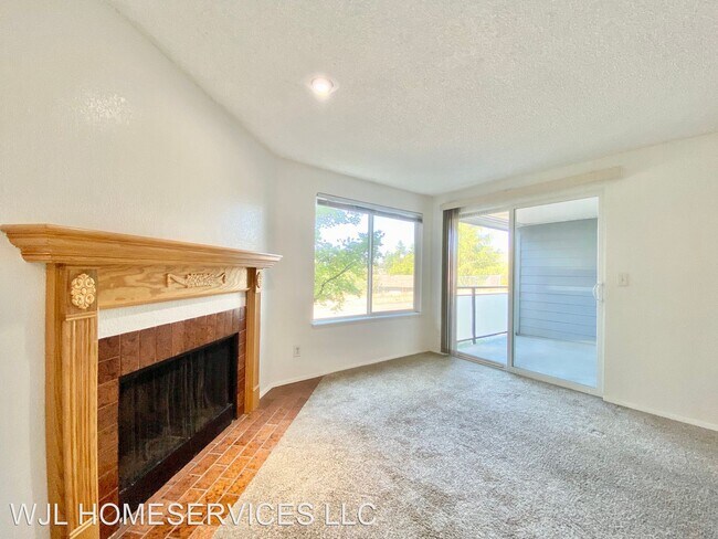 Foto del edificio - 2 br, 1.5 bath House - 2511 NE 4th St Unit...