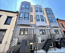 Building Photo - 2632 Manton St