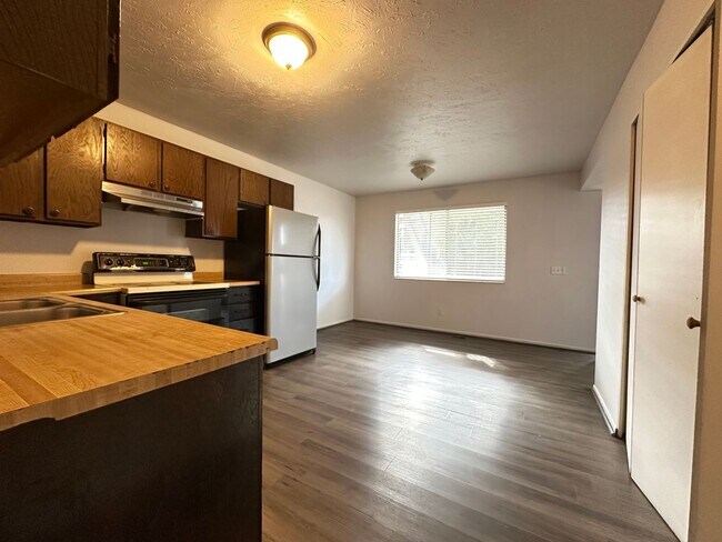 Building Photo - 4 Plex- Foxbridge Dr