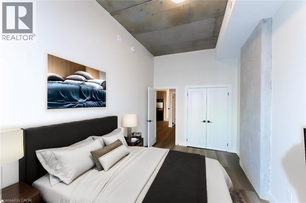 Photo principale - 169 James St S