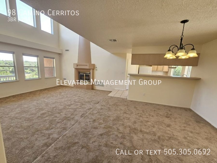 Foto principal - Enchanting Edgewood 3 Bedroom. Views! Lots...