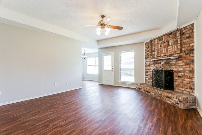 Foto del edificio - 4909 Barberry Dr