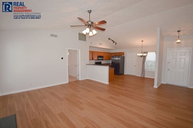 Building Photo - Adorable 3bd 2ba home in Evergreen Farms! Attached garage and fenced in back yard!