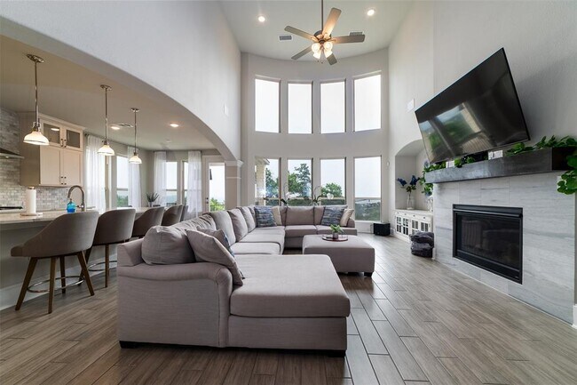 Building Photo - 2400 Sunset Vista Cir