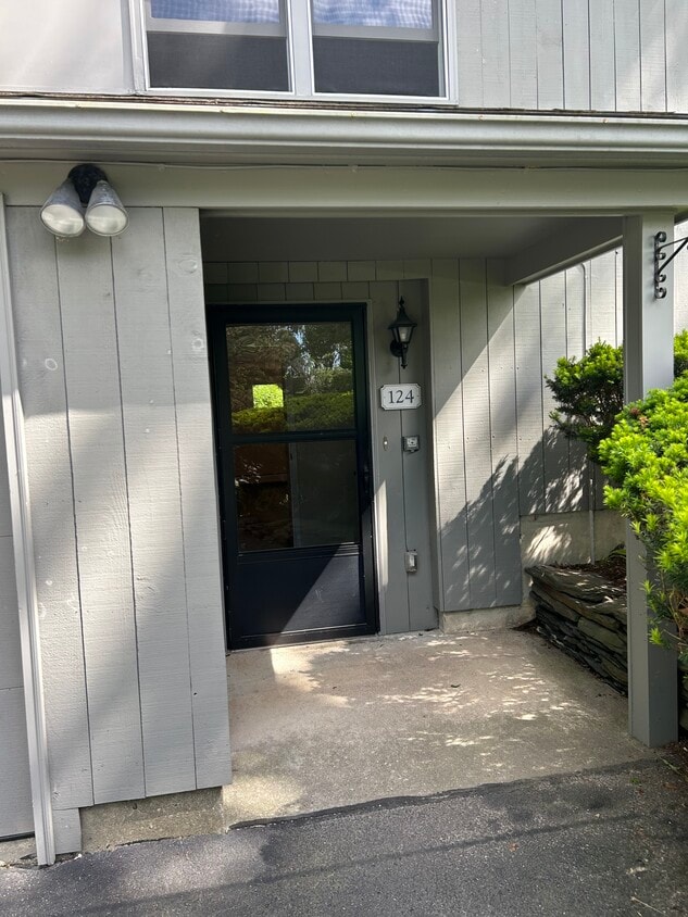 Primary Photo - 124 Martindale Rd