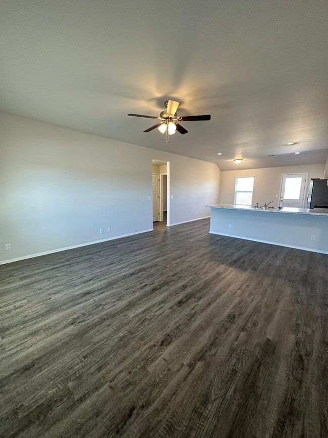 Building Photo - *Pre-leasing* Three Bedroom | Two Bathroom...