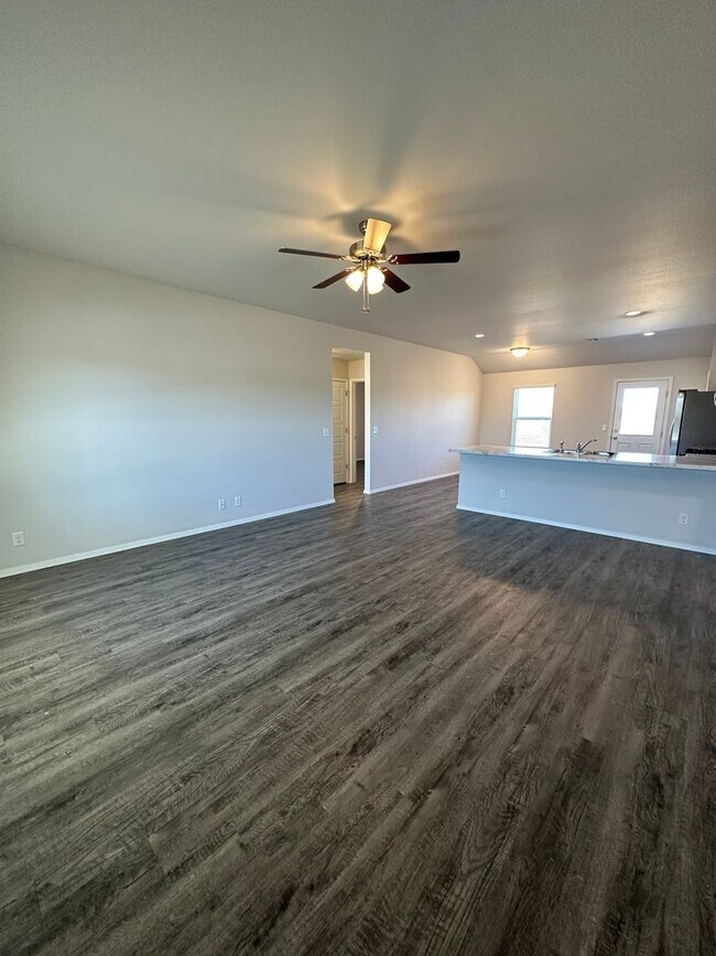 Foto del edificio - Three Bedroom | Two Bathroom Home in Broke...