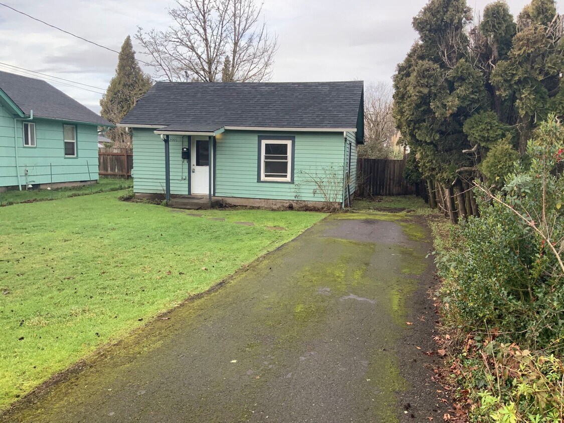 200 1/2 16th St, Springfield, OR 97477 House Rental in Springfield