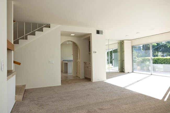 Building Photo - 2274 Caminito Castillo