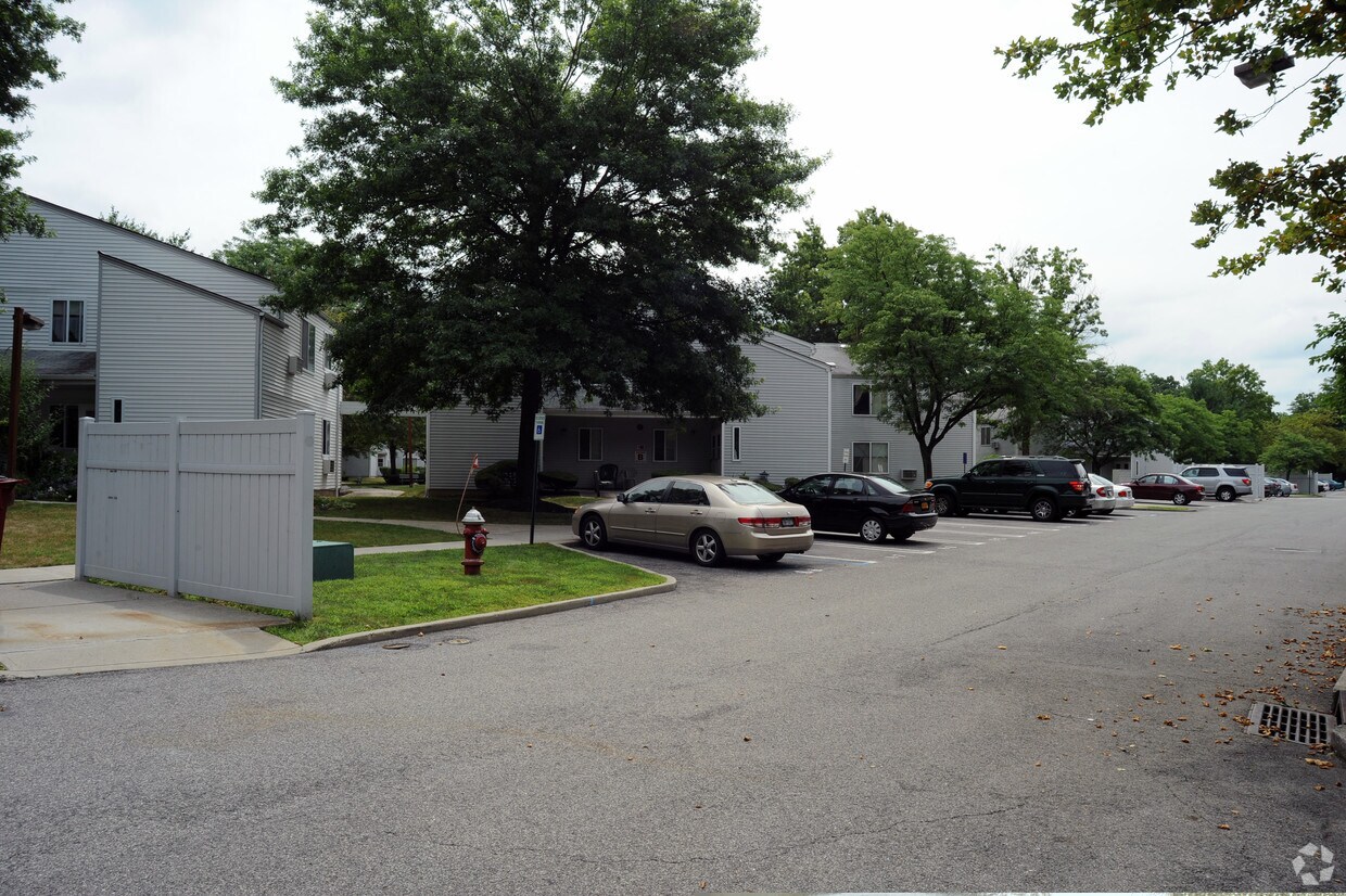 Schoolhouse Road Estates Apartments Spring Valley, NY