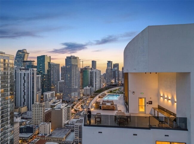 Building Photo - 225 N Miami Ave