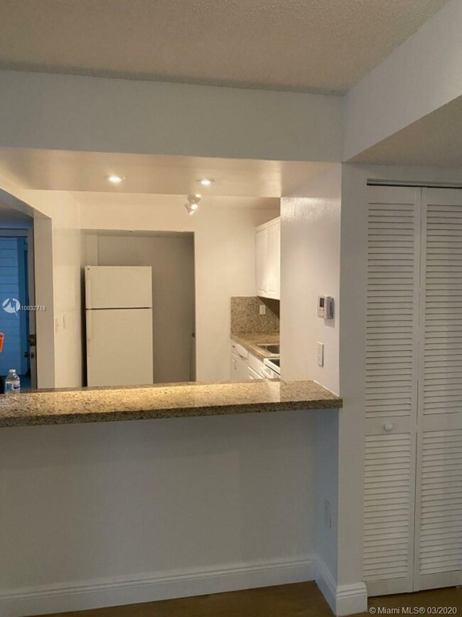 Foto del edificio - 20760 NE 4th Ct