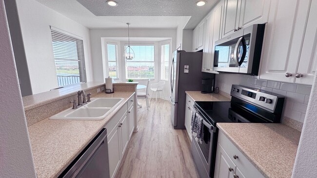 Foto del edificio - Elevated Luxury at The Terraces – 4th Floor Lake & Golf Course Views! 55+ Community!