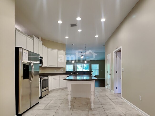 Building Photo - 86021 Aladdins Way