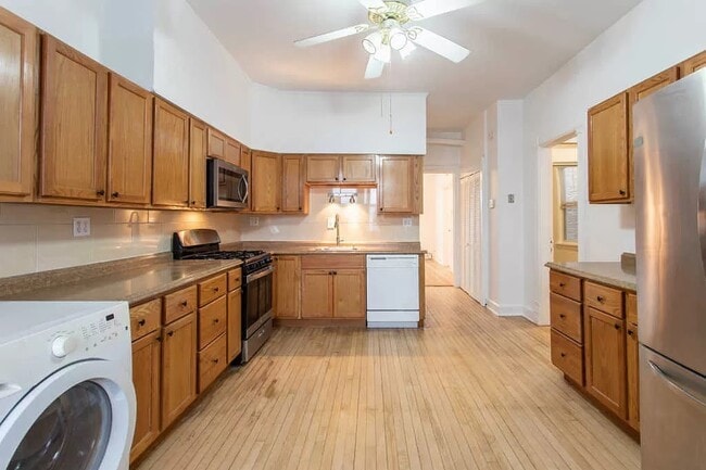 Building Photo - 3139 N Oakley Ave