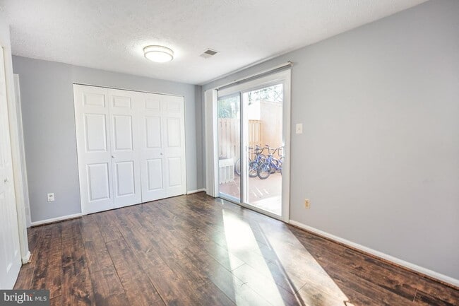Building Photo - 4711 Hersand Ct