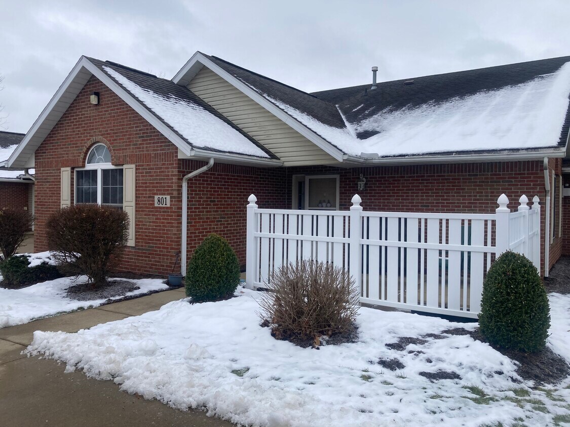 Primary Photo - 801 Briarcrest Ln