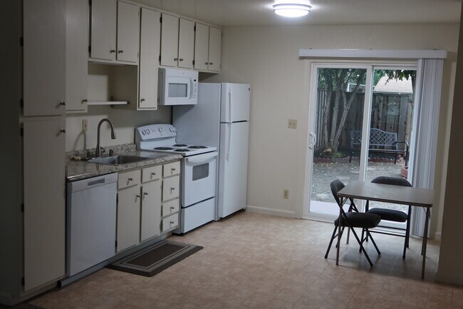 Building Photo - 1039 S Livermore Ave