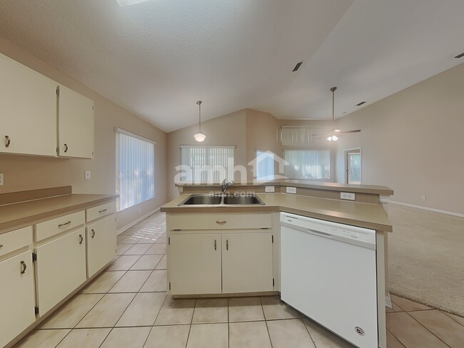 Foto del edificio - 1502 Scotch Pine Dr