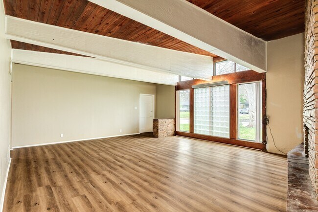 Foto del edificio - 159 Oak Dr