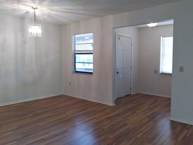 Building Photo - PRICE IMPROVEMENT!!  3/2 2nd floor Villa