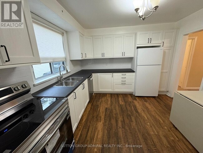 Building Photo - 20 Meadowbrook Rd