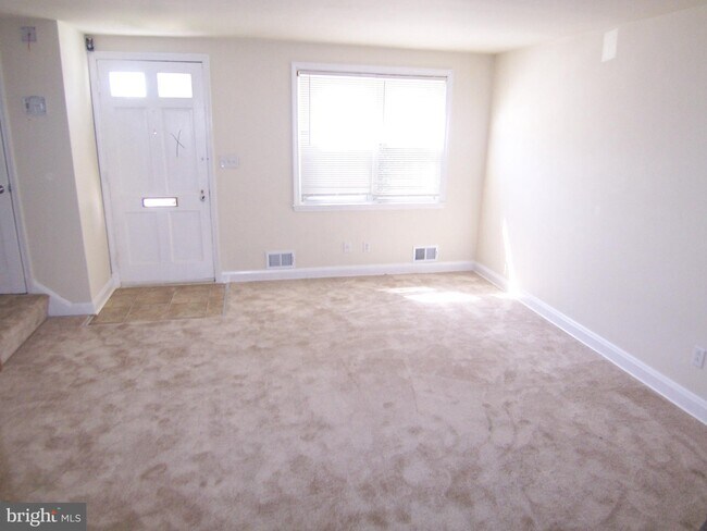 Building Photo - 1221 Linkside Dr
