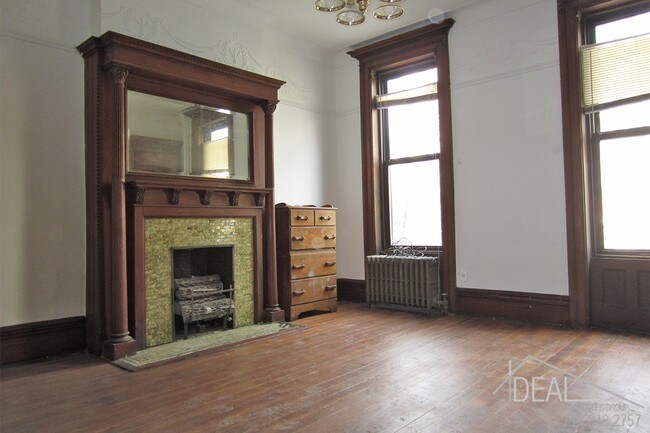 Building Photo - 415 5th St