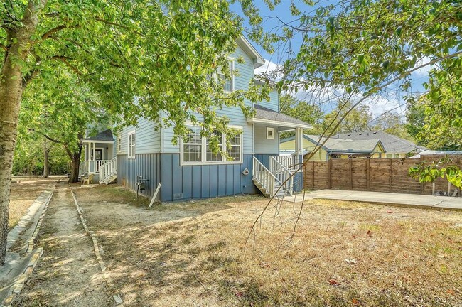 Foto del edificio - 2115 E 18th St