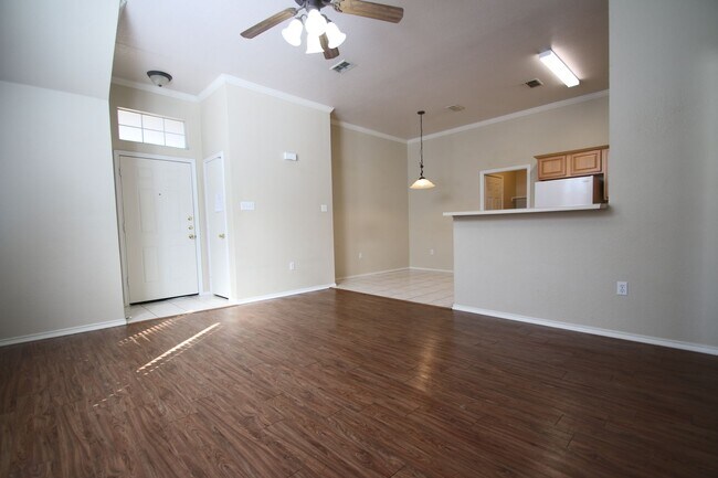 Foto del edificio - 105-107 Brazos Ln