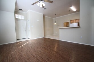 Building Photo - 105-107 Brazos Ln