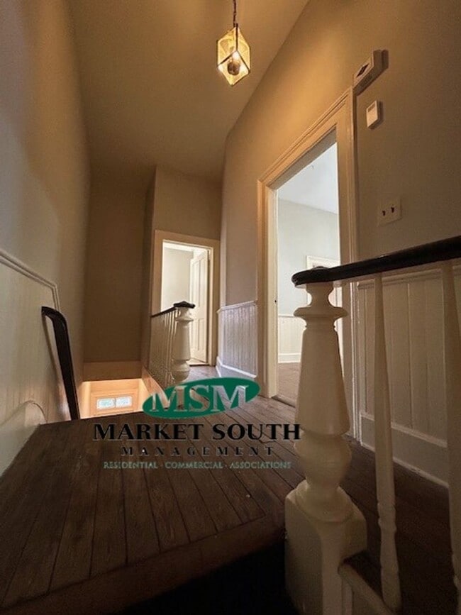 Building Photo - **APPLICATION PENDING** HISTORIC DOWNTOWN ...