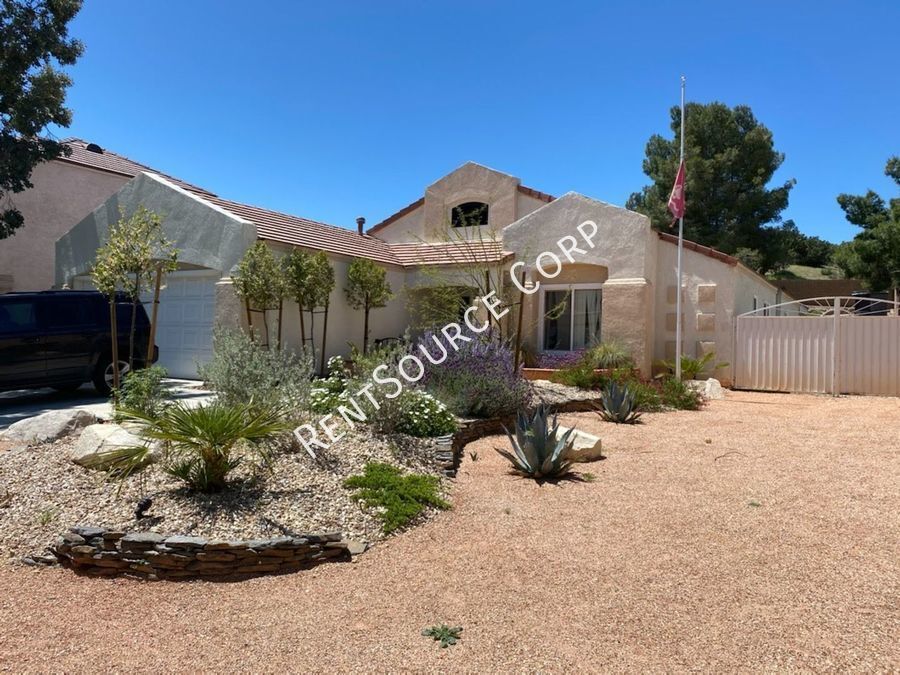 Foto principal - 4br 2ba Single Story Pool Home in West Pal...