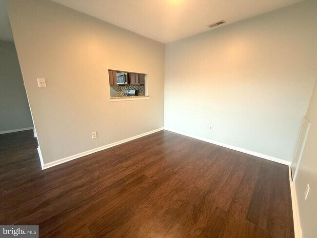Building Photo - 2202 Tanglewood Ct