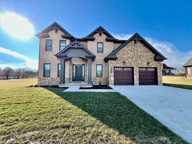 Foto del edificio - Luxury Home Incredible master suite Liberty Twp OH