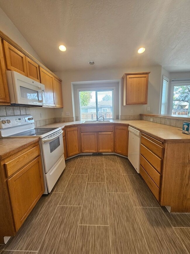 Building Photo - 1276 W Brown Trout Dr