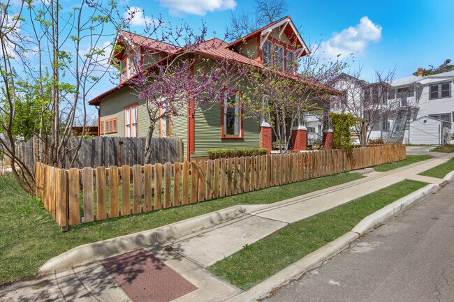 Foto del edificio - 421 Spofford Ave