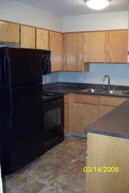 Building Photo - 206 E Vantana Ct