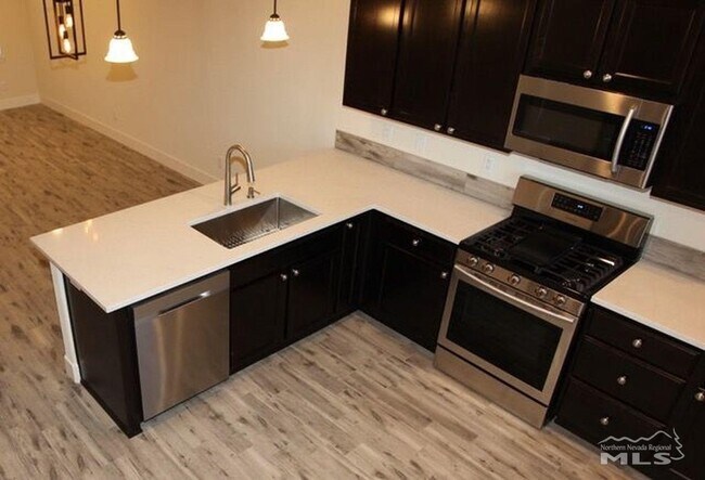 Foto del edificio - 480 E Grove St