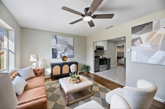 Building Photo - 1411 Moore Terrace