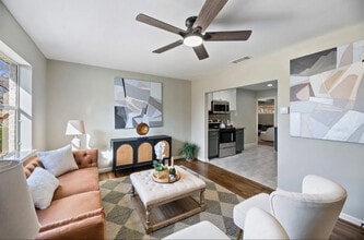 Building Photo - 1411 Moore Terrace