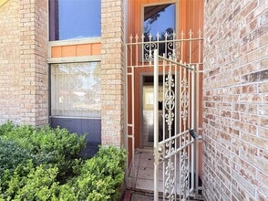 Building Photo - 10106 Pear Limb Dr