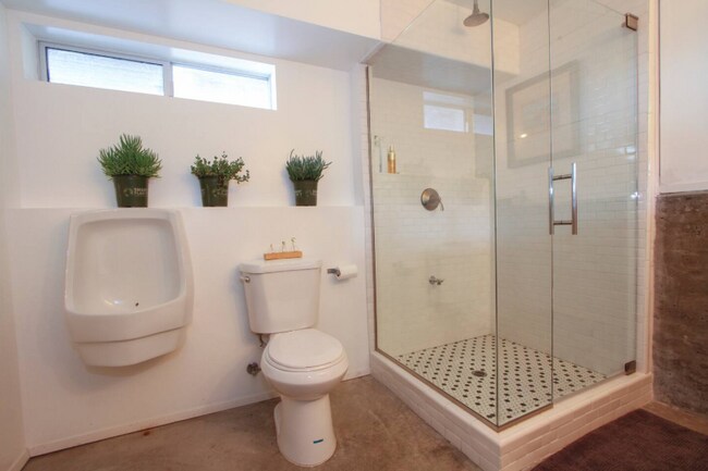 Building Photo - 8989 Barnett Valley Rd