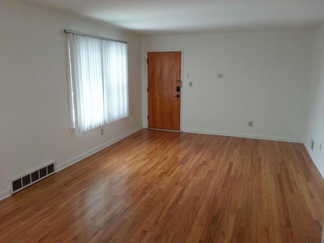 Foto del edificio - 6990 Town Lane