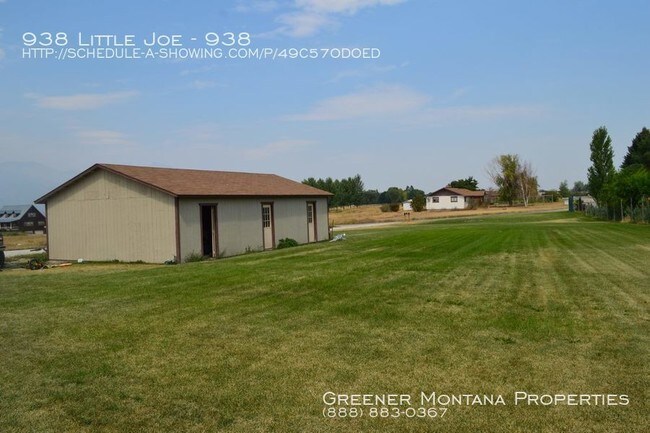 Building Photo - Upper Unit of a Triplex