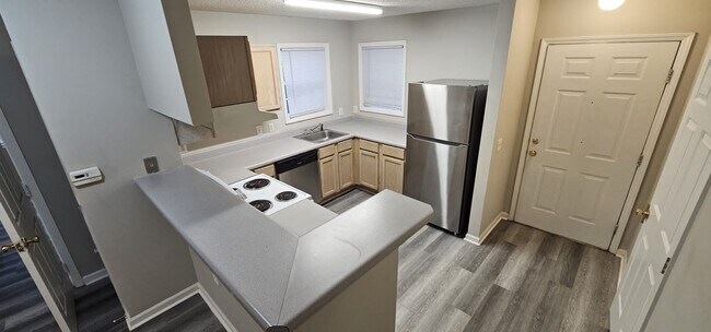 Foto del edificio - 2120 Wolftech Ln