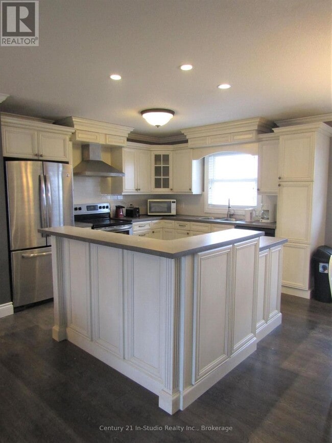 Photo du bâtiment - 696 Christopher Dr