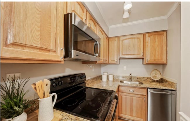Building Photo - Georgeous 1br/1ba Pet Friendly Corner Unit...