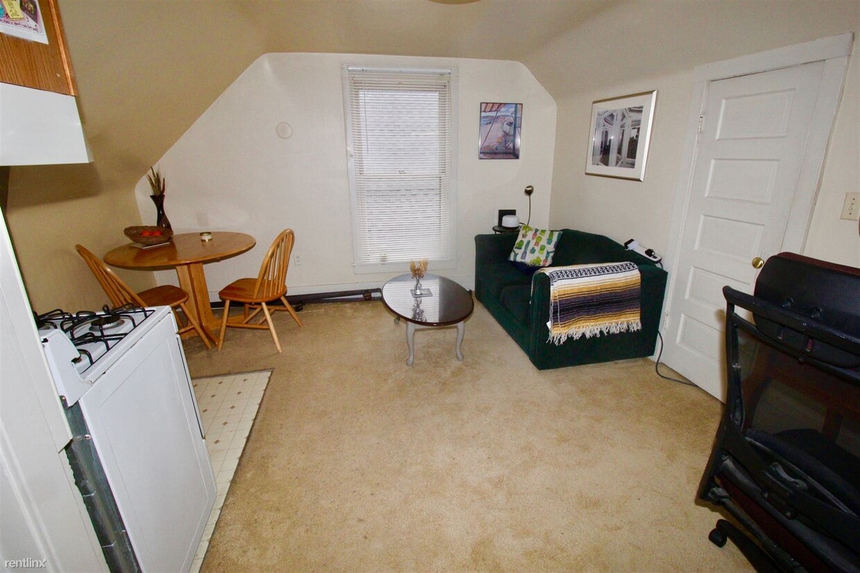 Studio, 1 bath - 820 E Kingsley St Apt 5 #5 - Studio, 1 bath  - 820 E Kingsley St Apt 5 #5