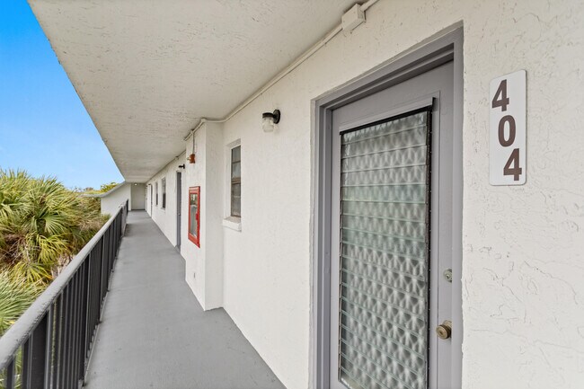 Foto del edificio - 9233 SW 8th St